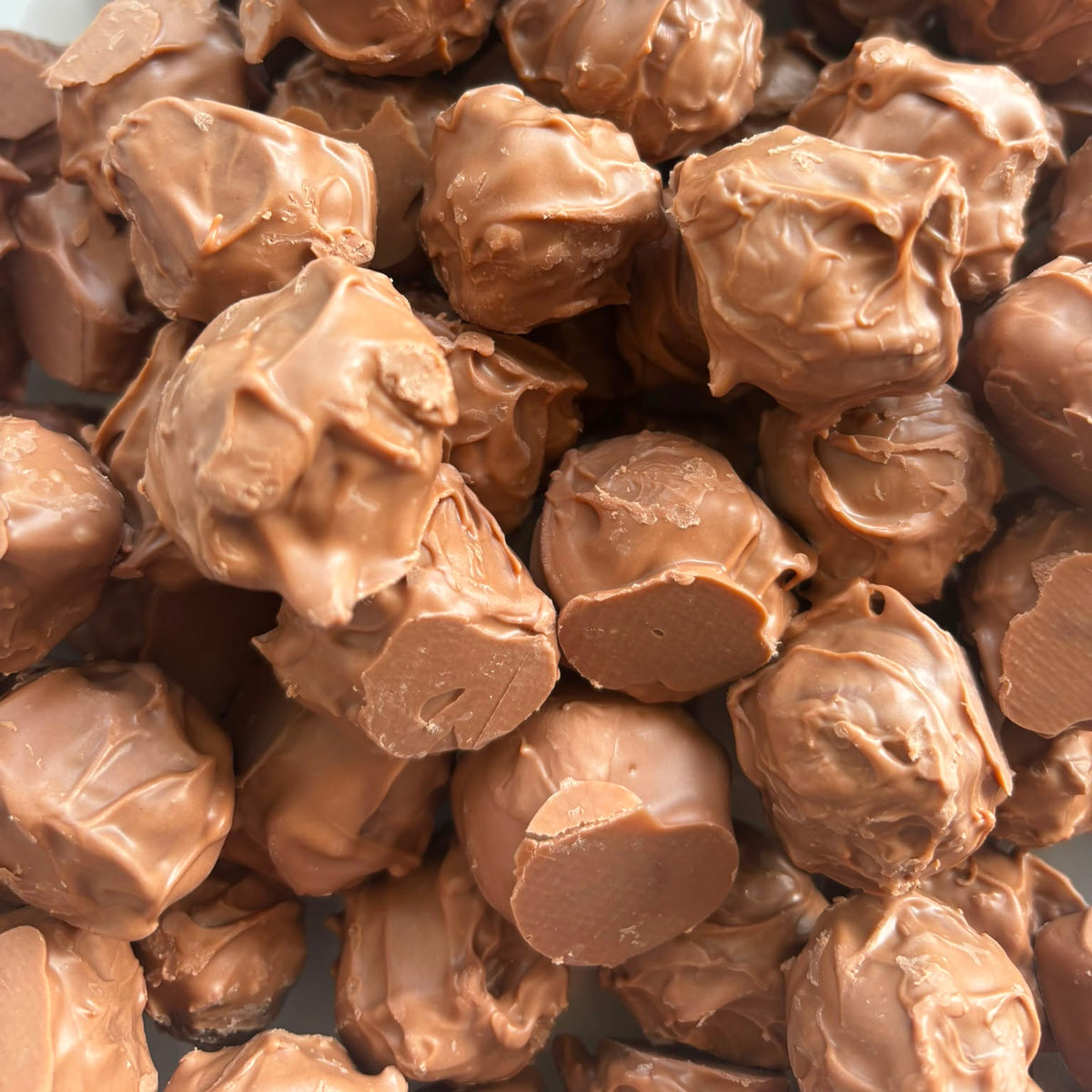 Roasted Fig Leaf and Coconut Truffles (120g)
